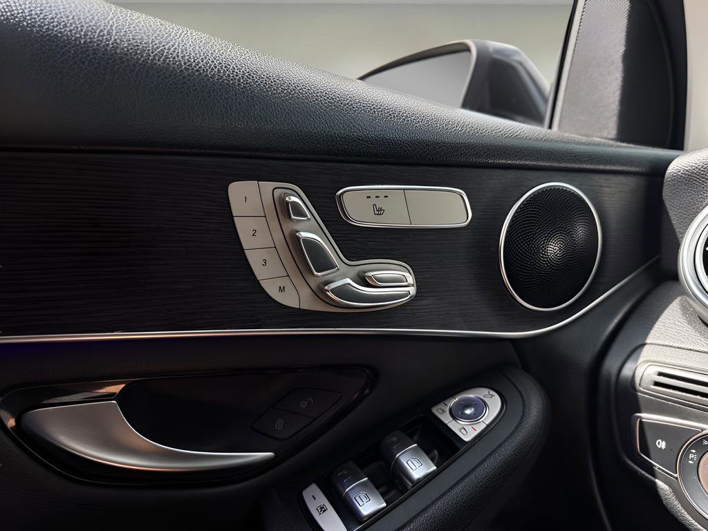 Used 2021 Mercedes-Benz GLC 300 w/ Premium Package image 19