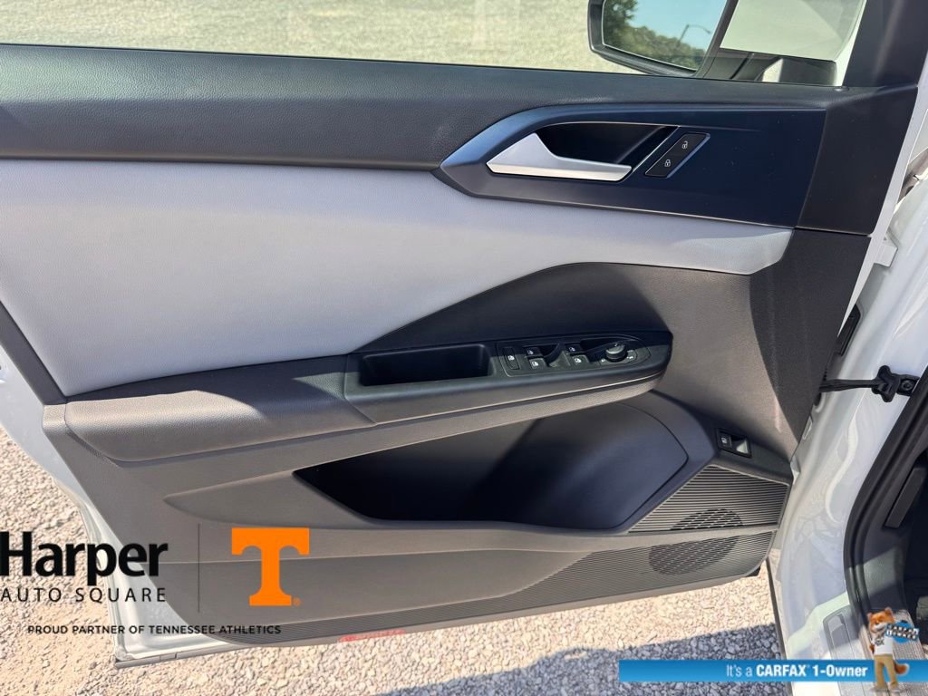 Used 2023 Volkswagen Taos SE w/ Black Wheel Package FWD image 19