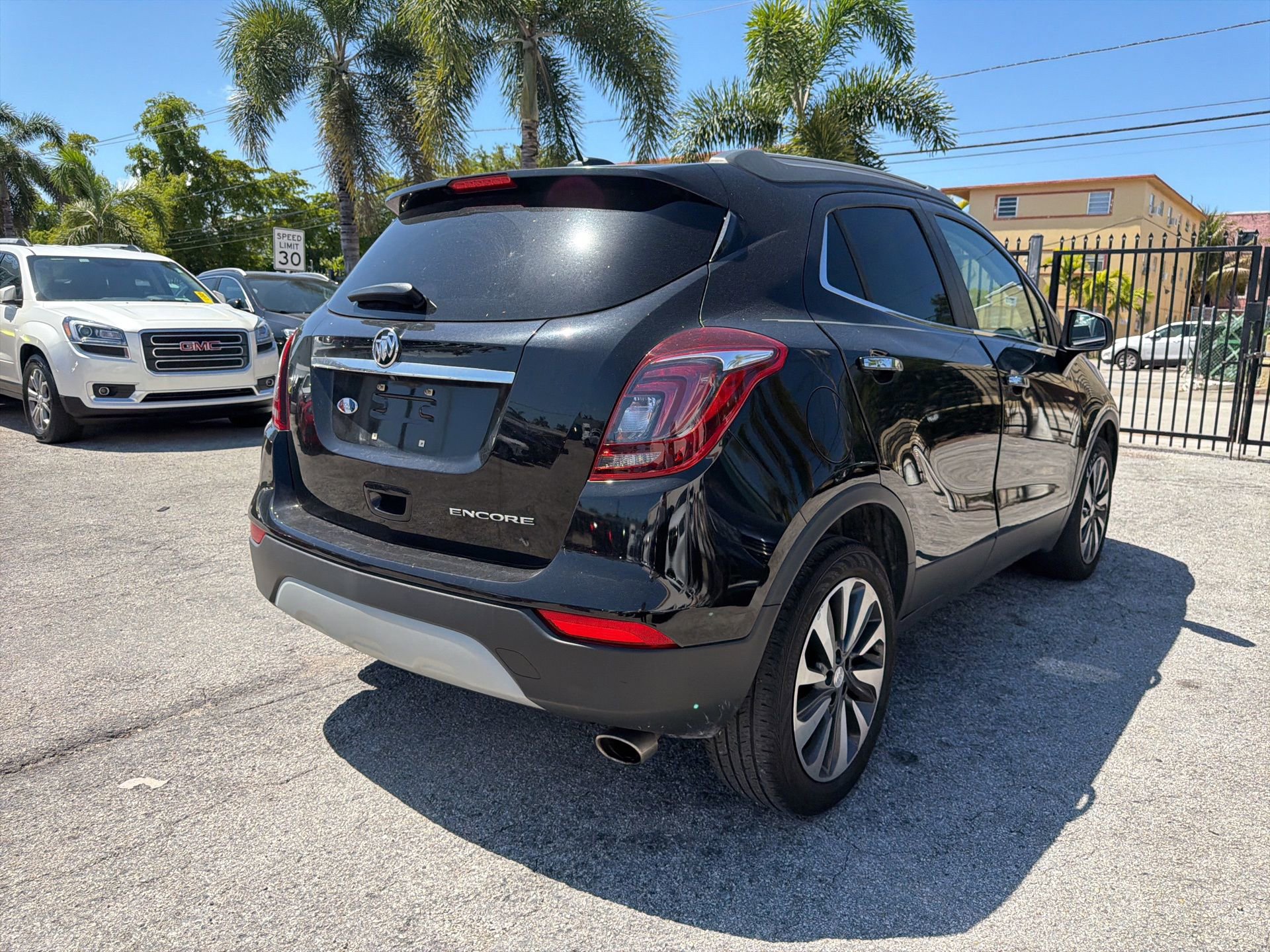 Used 2022 Buick Encore Preferred w/ Safety Package FWD image 4