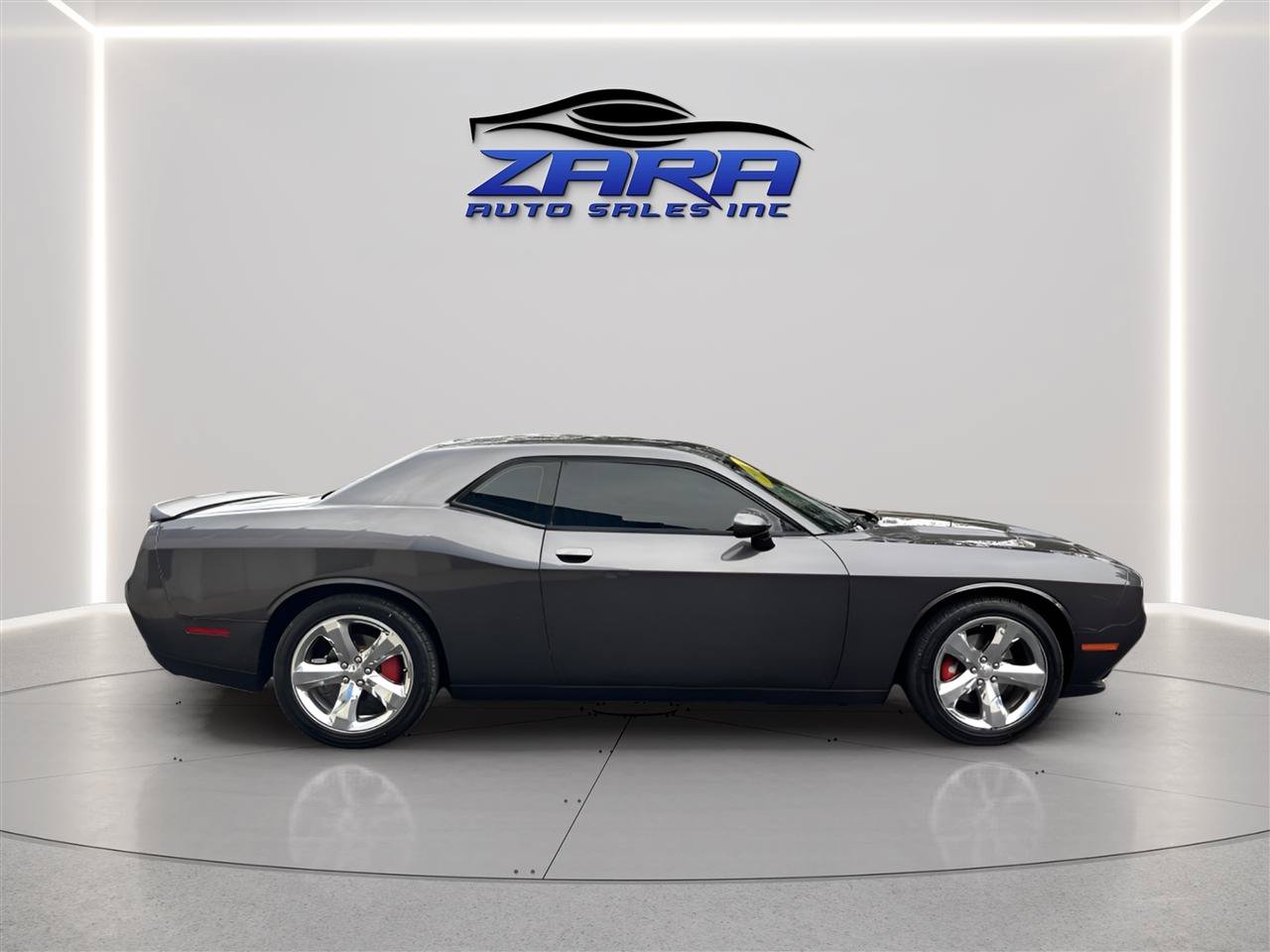 Used 2016 Dodge Challenger R/T Plus RWD image 6