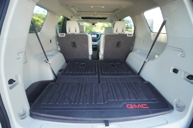 Used 2017 GMC Acadia Denali w/ Technology Package FWD image 28