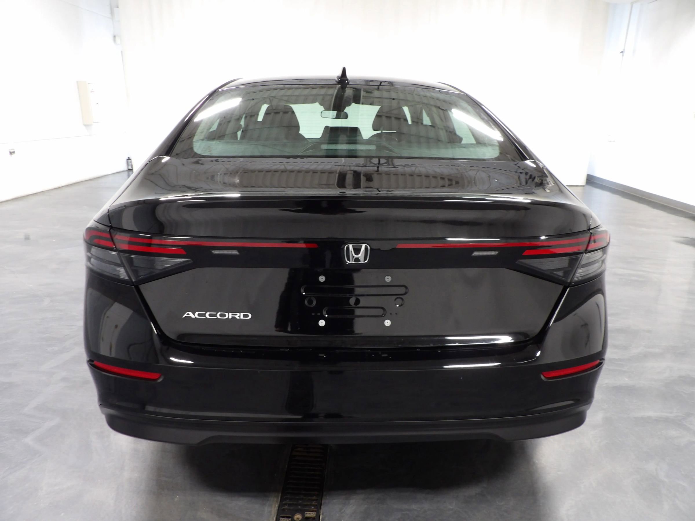 Used 2025 Honda Accord SE image 6