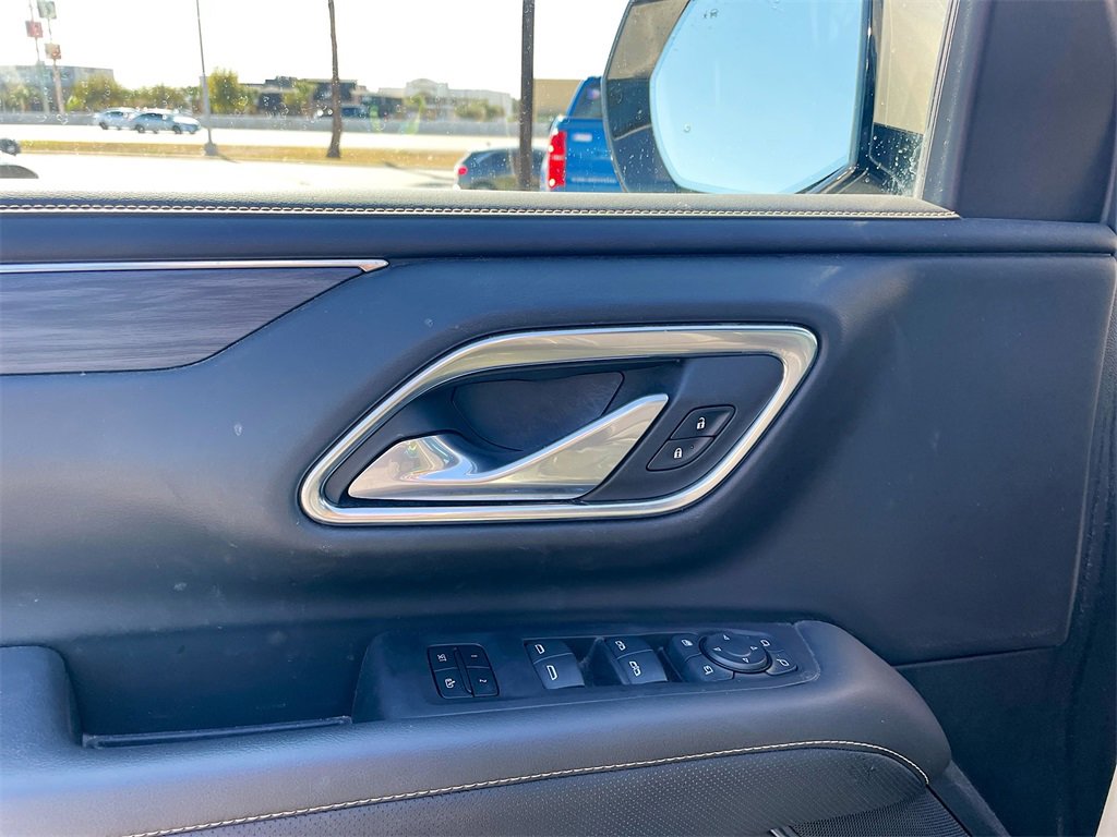 Used 2024 GMC Yukon XL SLT w/ SLT Luxury Package image 9