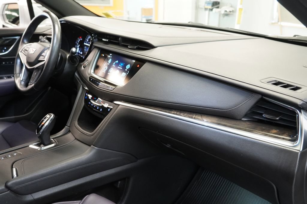 Used 2018 Cadillac XT5 Luxury w/ Driver Awareness Package AWD/4WD image 29
