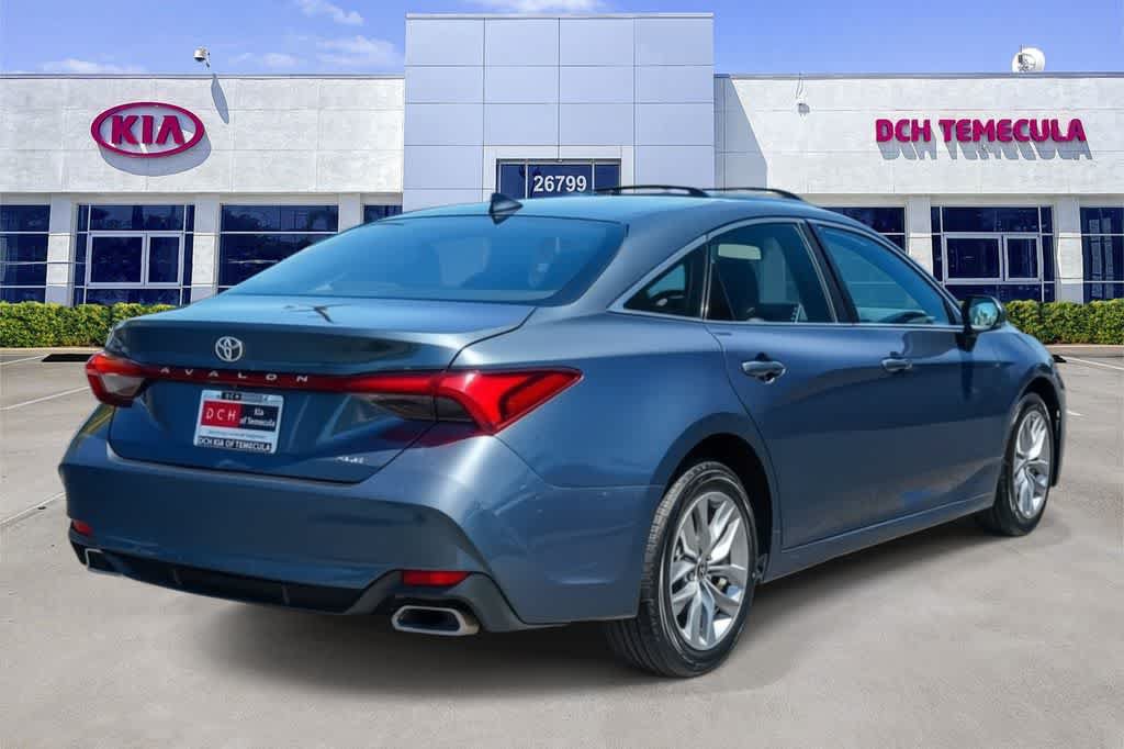 Used 2022 Toyota Avalon XLE FWD image 4