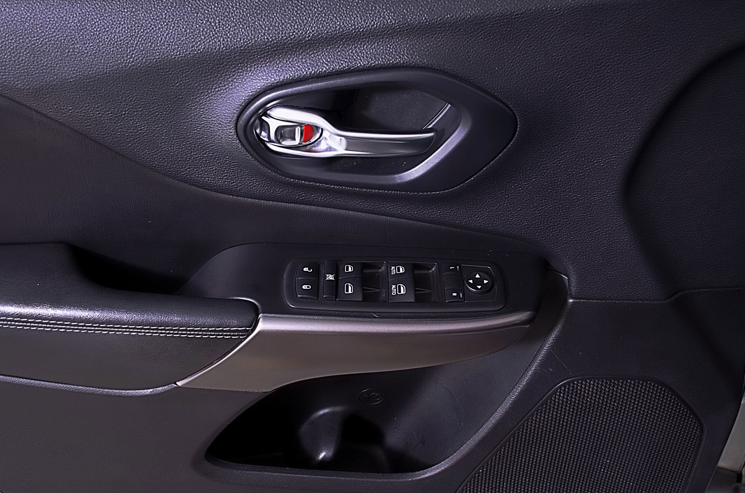 Used 2019 Jeep Cherokee Latitude Plus image 17