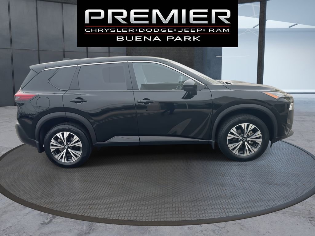 Used 2022 Nissan Rogue SV image 9