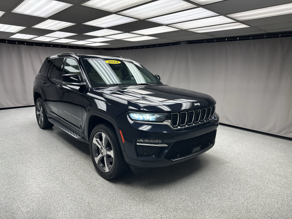 Used 2024 Jeep Grand Cherokee Limited w/ Luxury Tech Group II AWD/4WD image 26