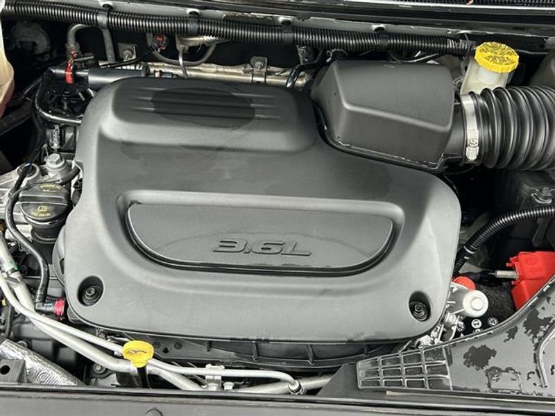 Used 2024 Chrysler Pacifica Touring-L FWD image 25