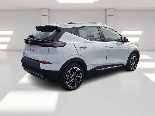 Used 2023 Chevrolet Bolt EUV Premier w/ Sun & Sound Package FWD image 5