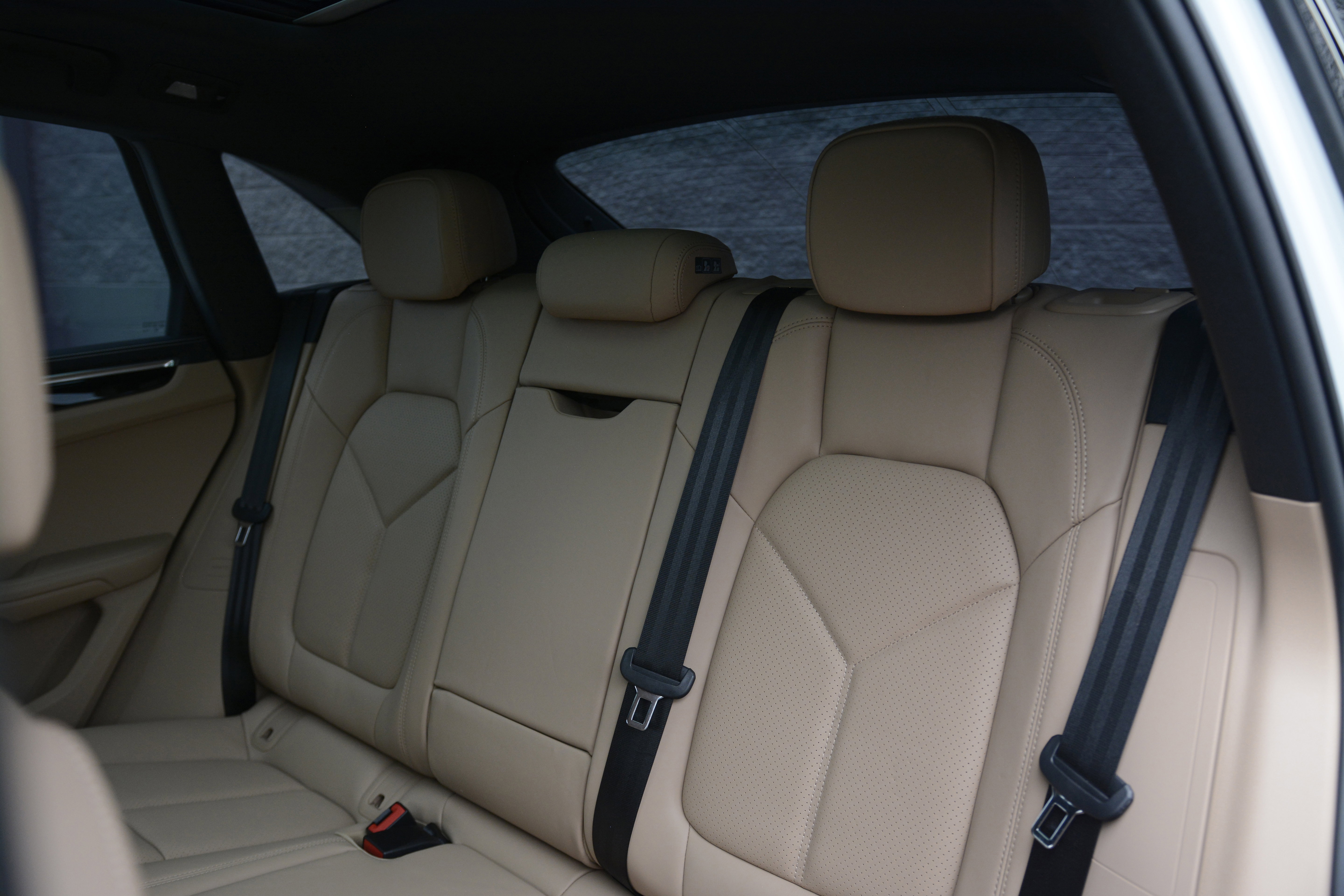 Certified 2026 Porsche Macan AWD/4WD image 32