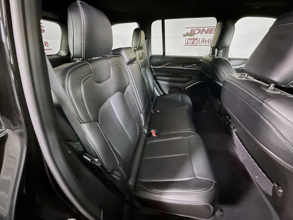 Used 2023 Jeep Grand Cherokee Overland AWD/4WD image 34