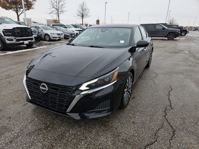 Used 2024 Nissan Altima 2.5 SV