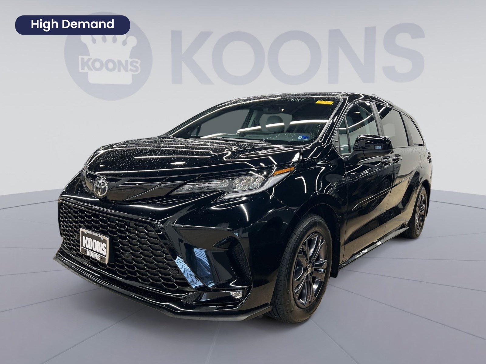Used 2026 Toyota Sienna XSE AWD/4WD image 1