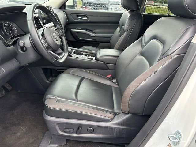 Used 2023 Nissan Pathfinder SL w/ Lighting Package (N92) AWD/4WD image 18