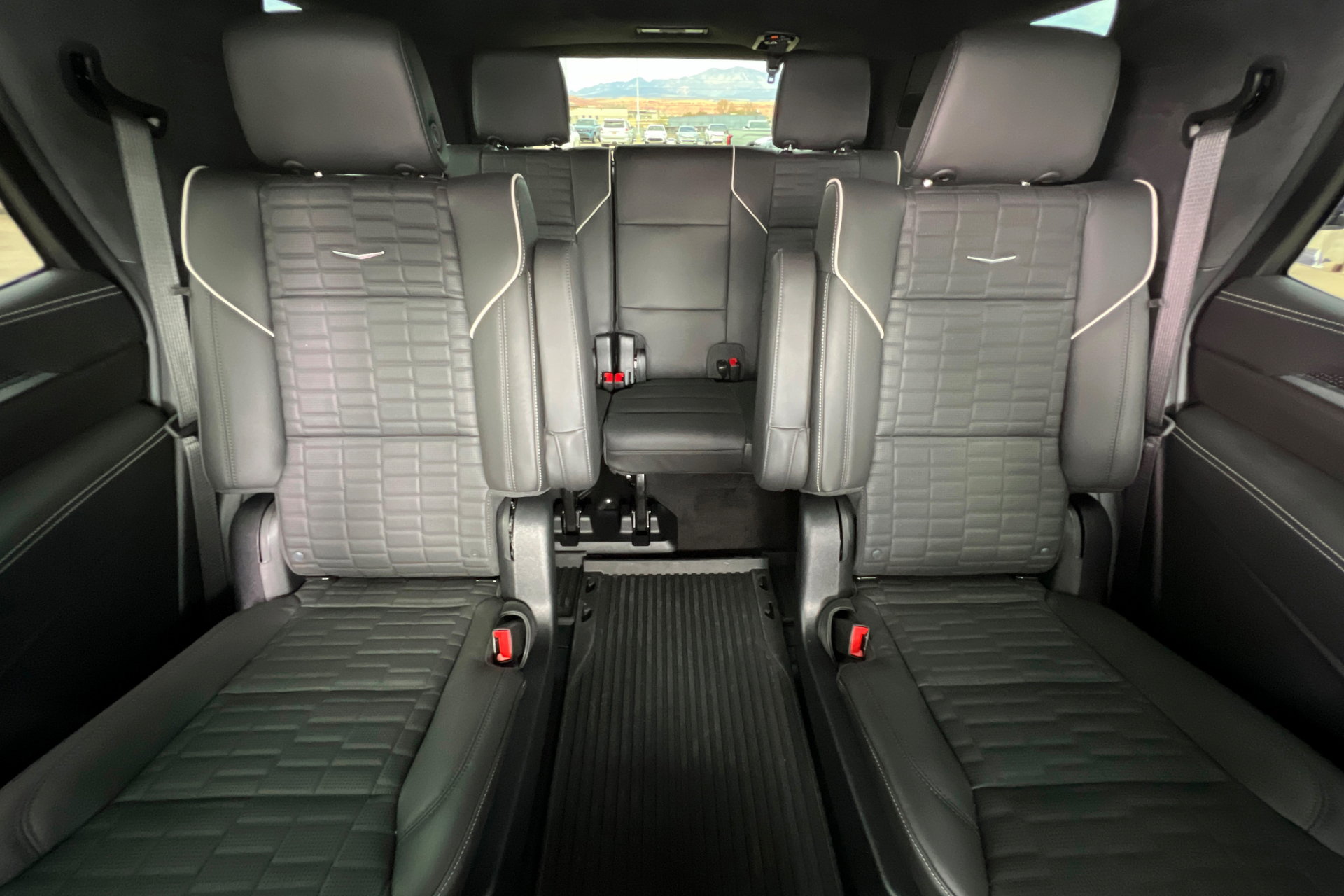 Certified 2025 Cadillac Escalade V w/ LPO, ONYX Package AWD/4WD image 27