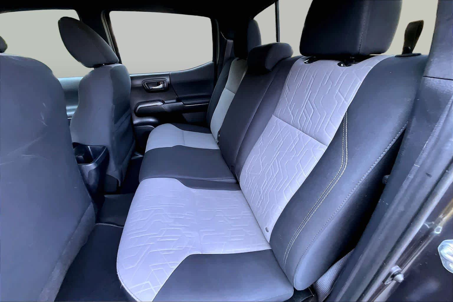 Used 2020 Toyota Tacoma TRD Off-Road w/ Technology Package AWD/4WD image 19