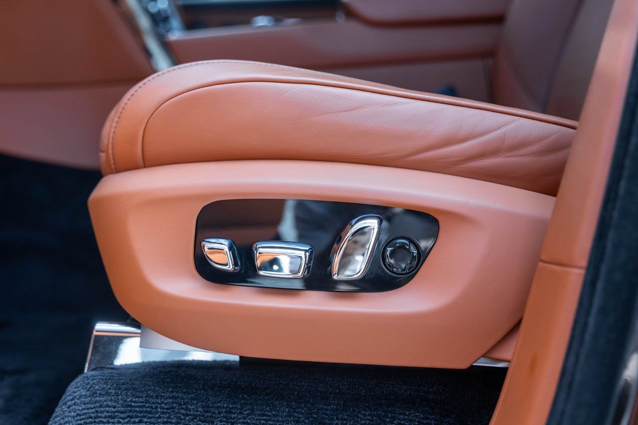 Certified 2025 Rolls-Royce Cullinan Black Badge w/ Leather Finishing Pack AWD/4WD image 19