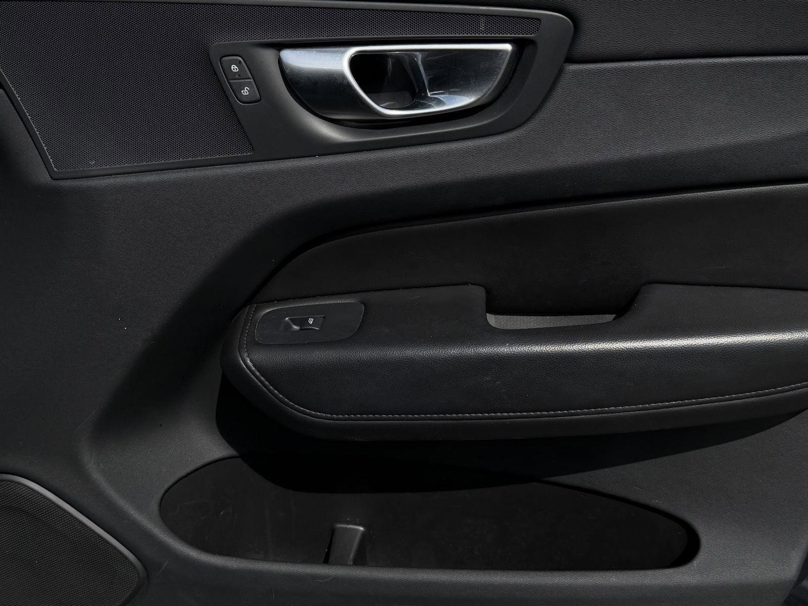 Used 2023 Volvo XC60 B5 Core AWD/4WD image 17