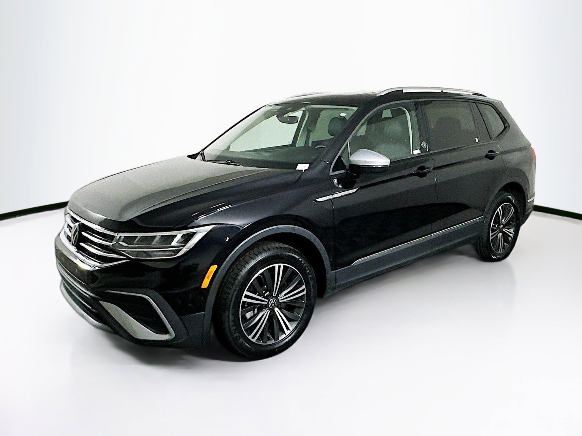 Used 2024 Volkswagen Tiguan Wolfsburg Edition image 4