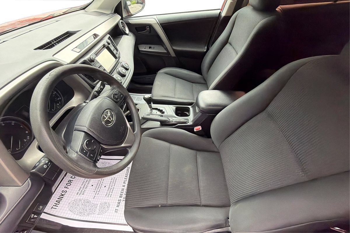 Used 2017 Toyota RAV4 LE FWD image 9