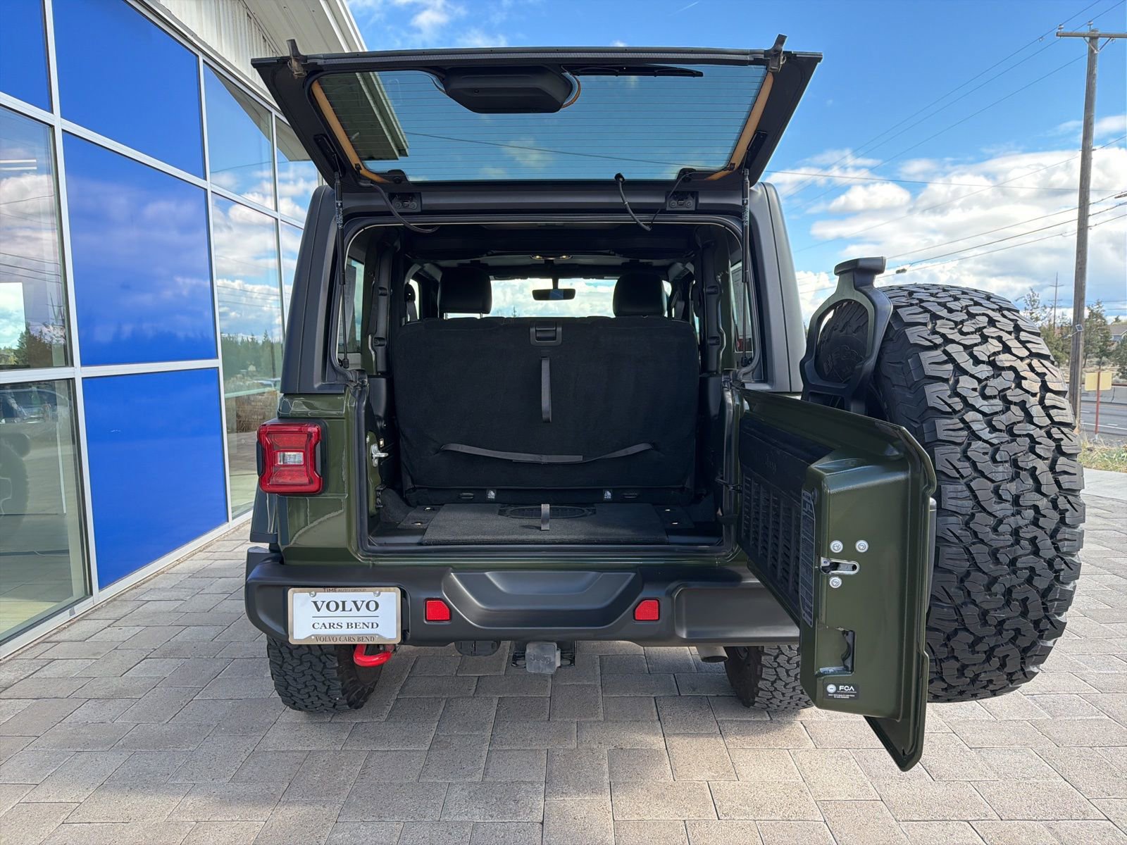 Used 2023 Jeep Wrangler Rubicon w/ LED Lighting Group image 9