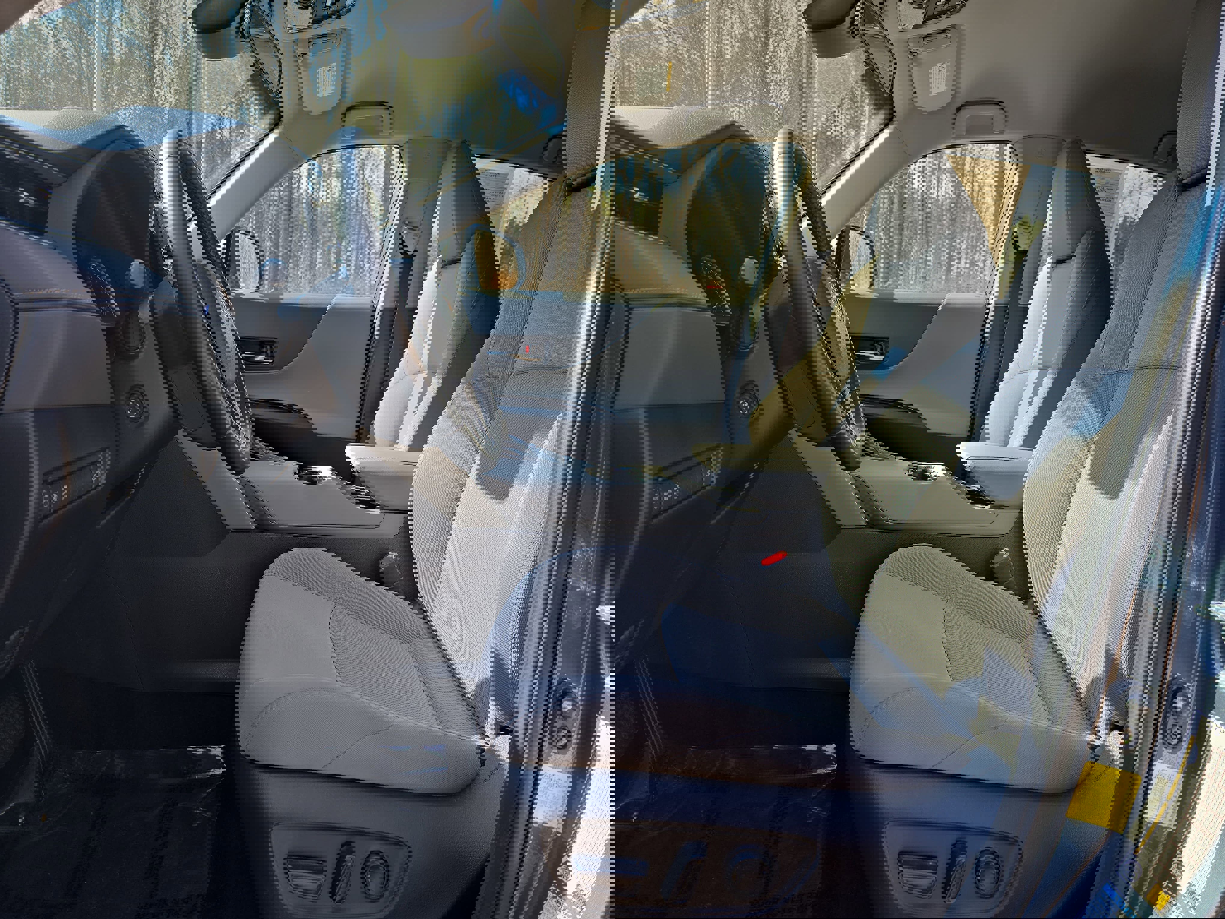 Used 2021 Toyota Venza LE image 14