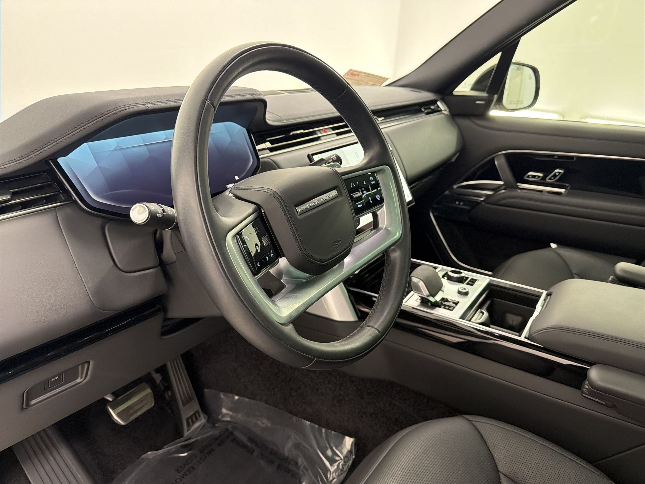 Used 2023 Land Rover Range Rover SE AWD/4WD image 4