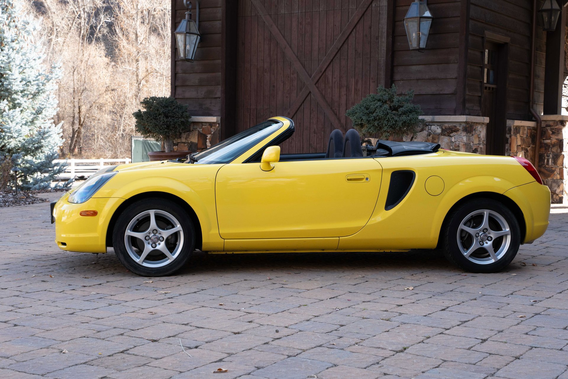 Used 2001 Toyota MR2 image 5