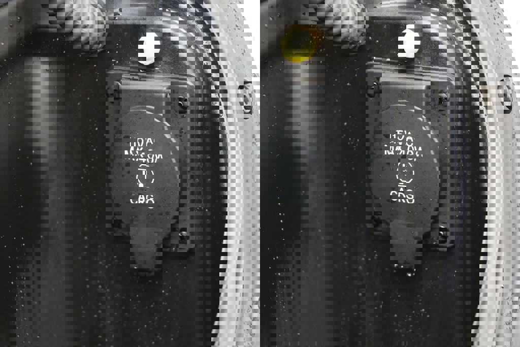 Used 2025 RAM 1500 Laramie w/ Night Edition image 16