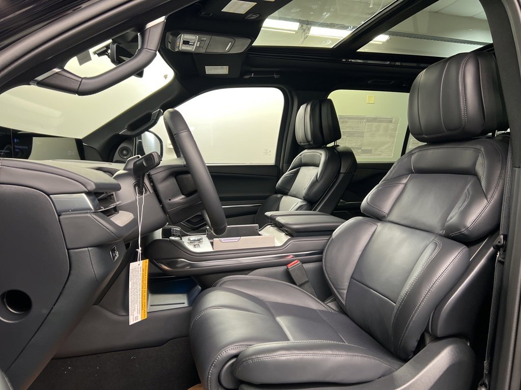 New 2026 Lincoln Navigator Reserve w/ Jet Appearance Package image 28
