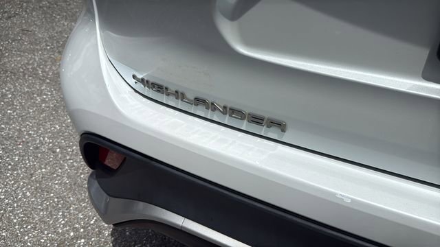 Used 2023 Toyota Highlander XSE FWD image 7