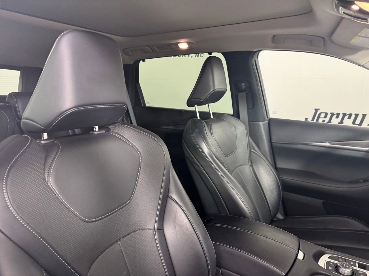 Used 2023 INFINITI QX60 Luxe w/ Performance Audio Package image 36