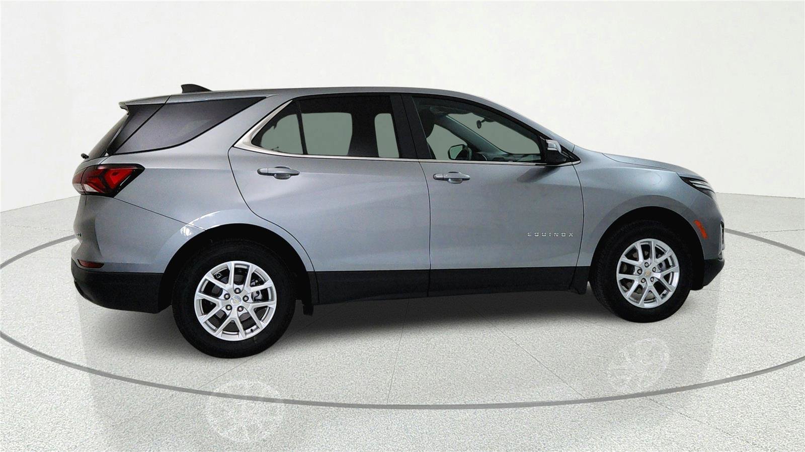 Used 2024 Chevrolet Equinox LT AWD/4WD image 4