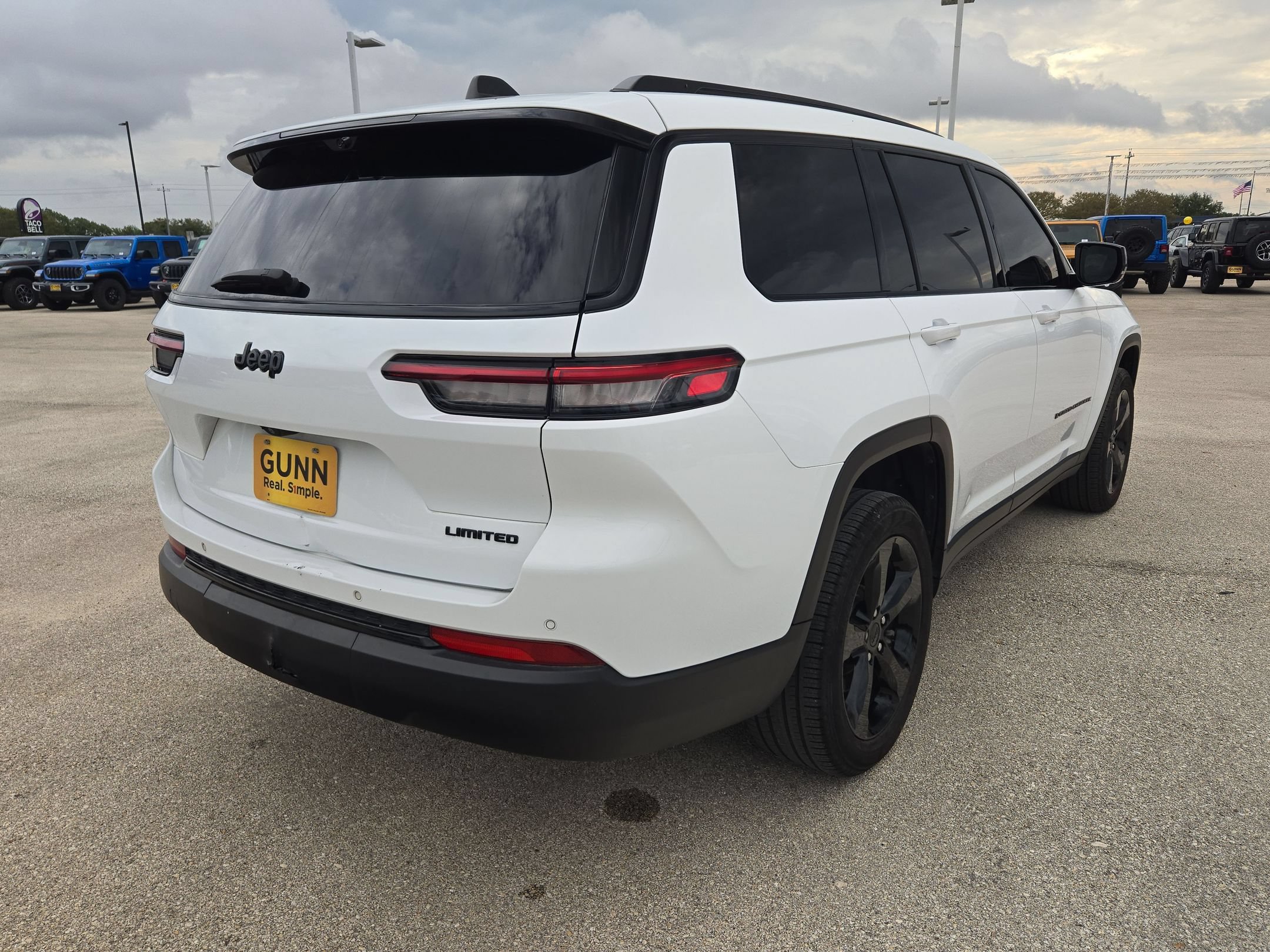 Used 2025 Jeep Grand Cherokee L Limited w/ Luxury Tech Group II RWD image 3