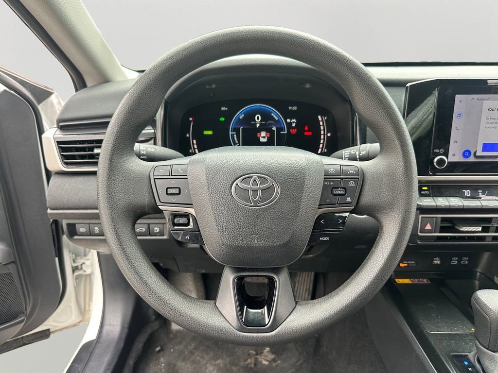 Used 2025 Toyota Camry LE image 12