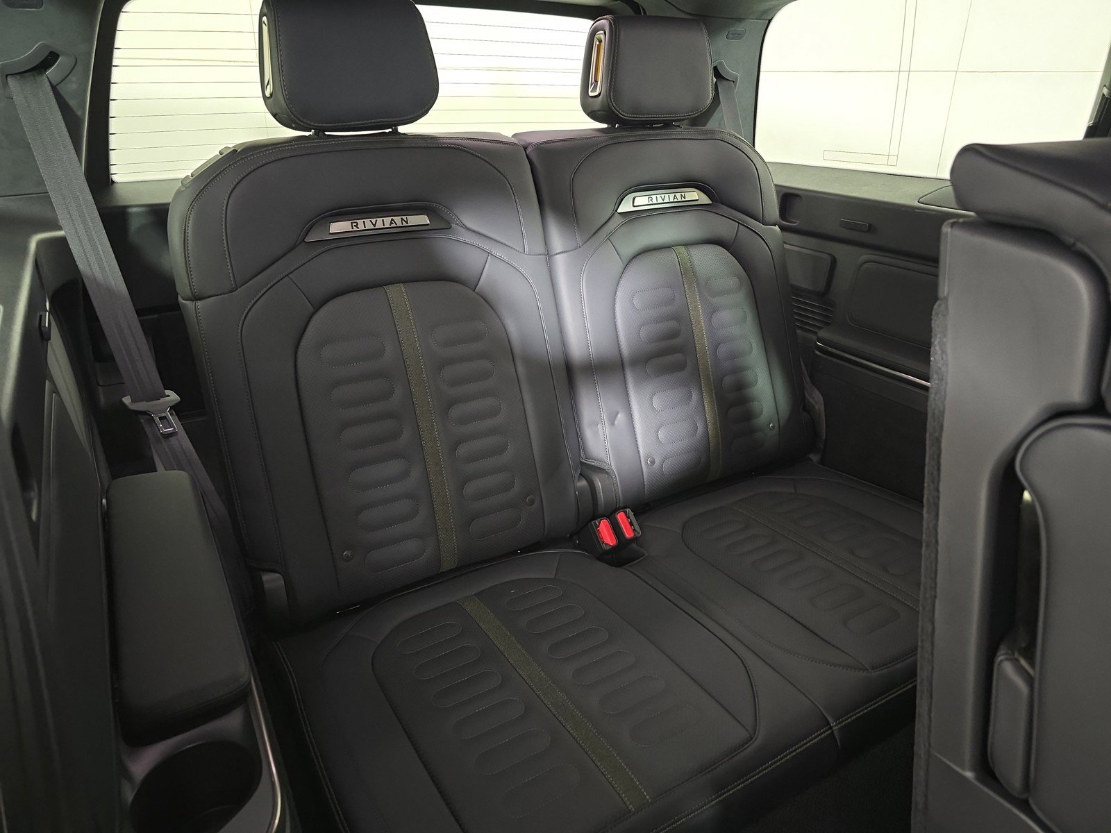 Used 2024 Rivian R1S Adventure AWD/4WD image 25