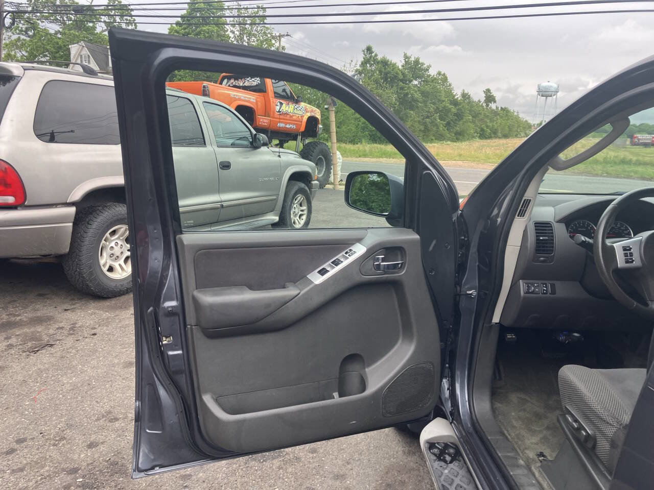 Used 2011 Nissan Pathfinder SV AWD/4WD image 17