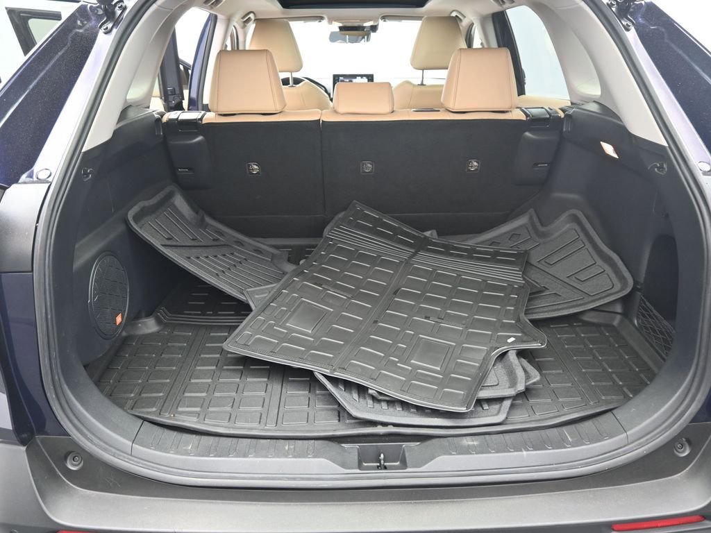 Used 2020 Toyota RAV4 Limited FWD image 18