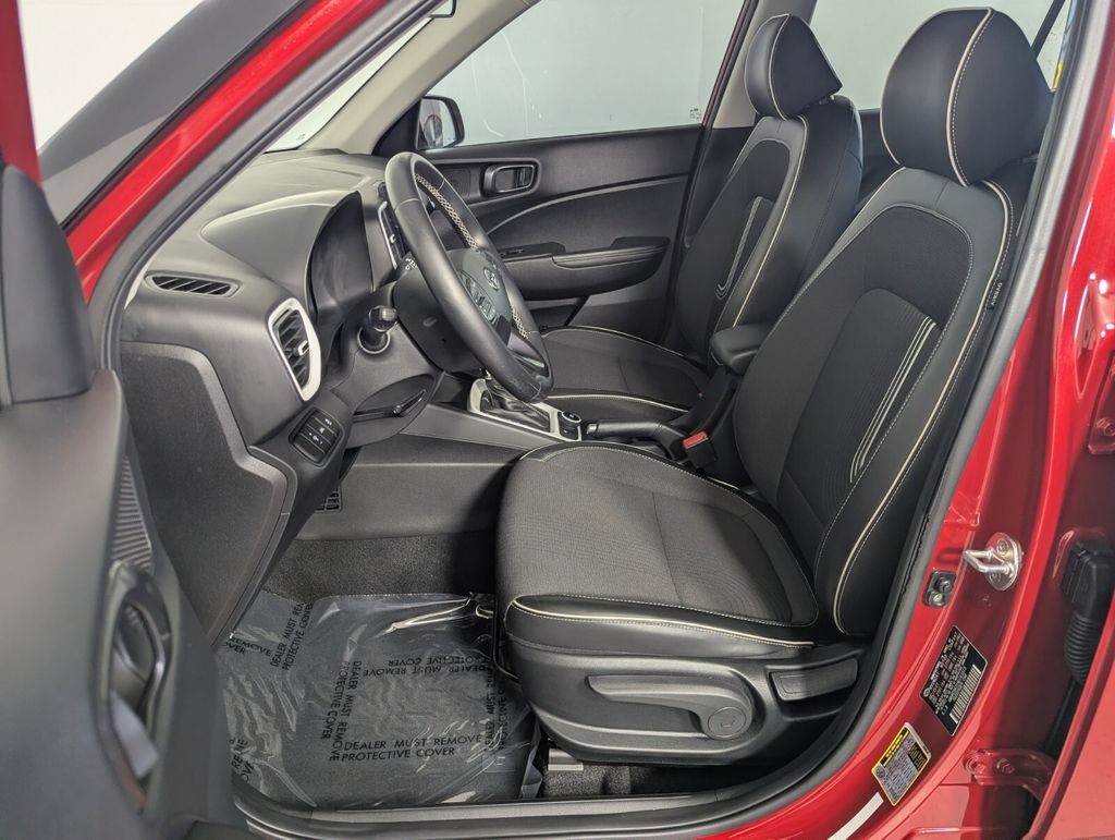 Used 2022 Hyundai Venue Limited FWD image 13