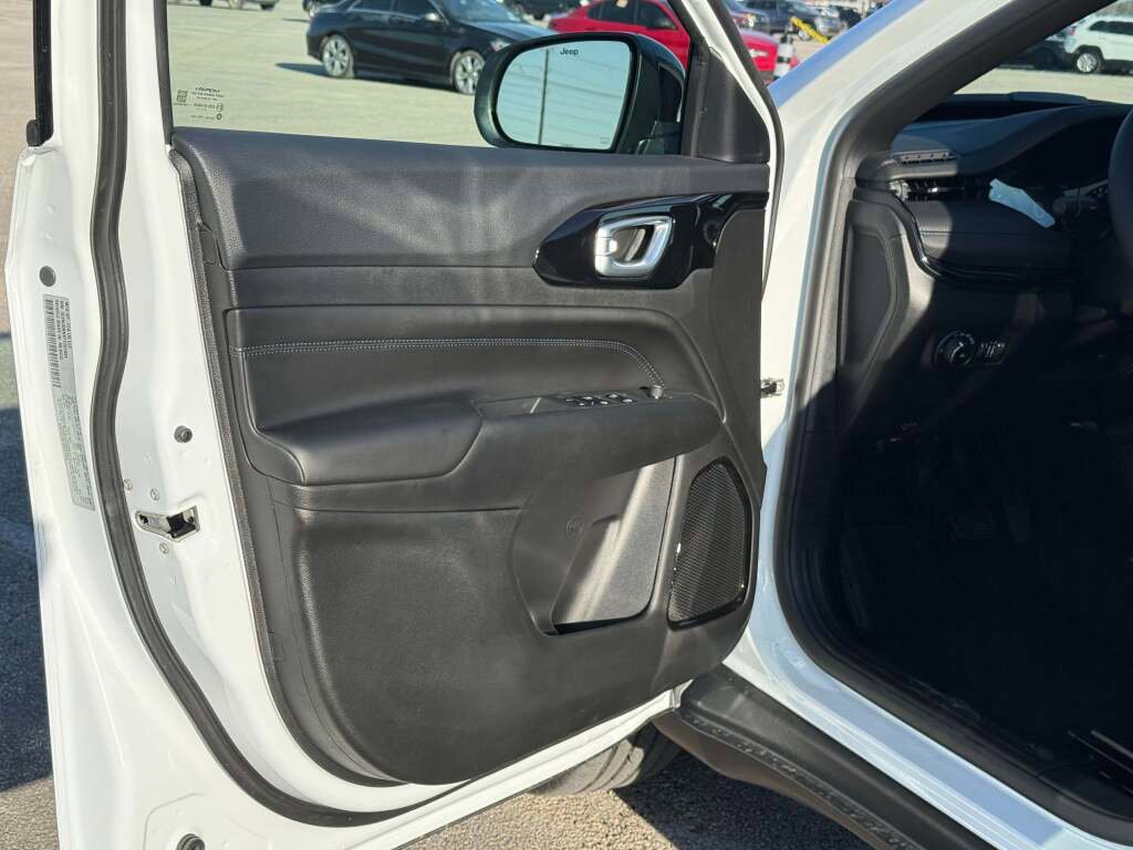 New 2026 Jeep Compass Latitude image 26