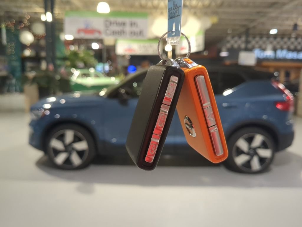 Used 2024 Volvo XC40 Recharge Plus w/ Protection Package Premier AWD/4WD image 17