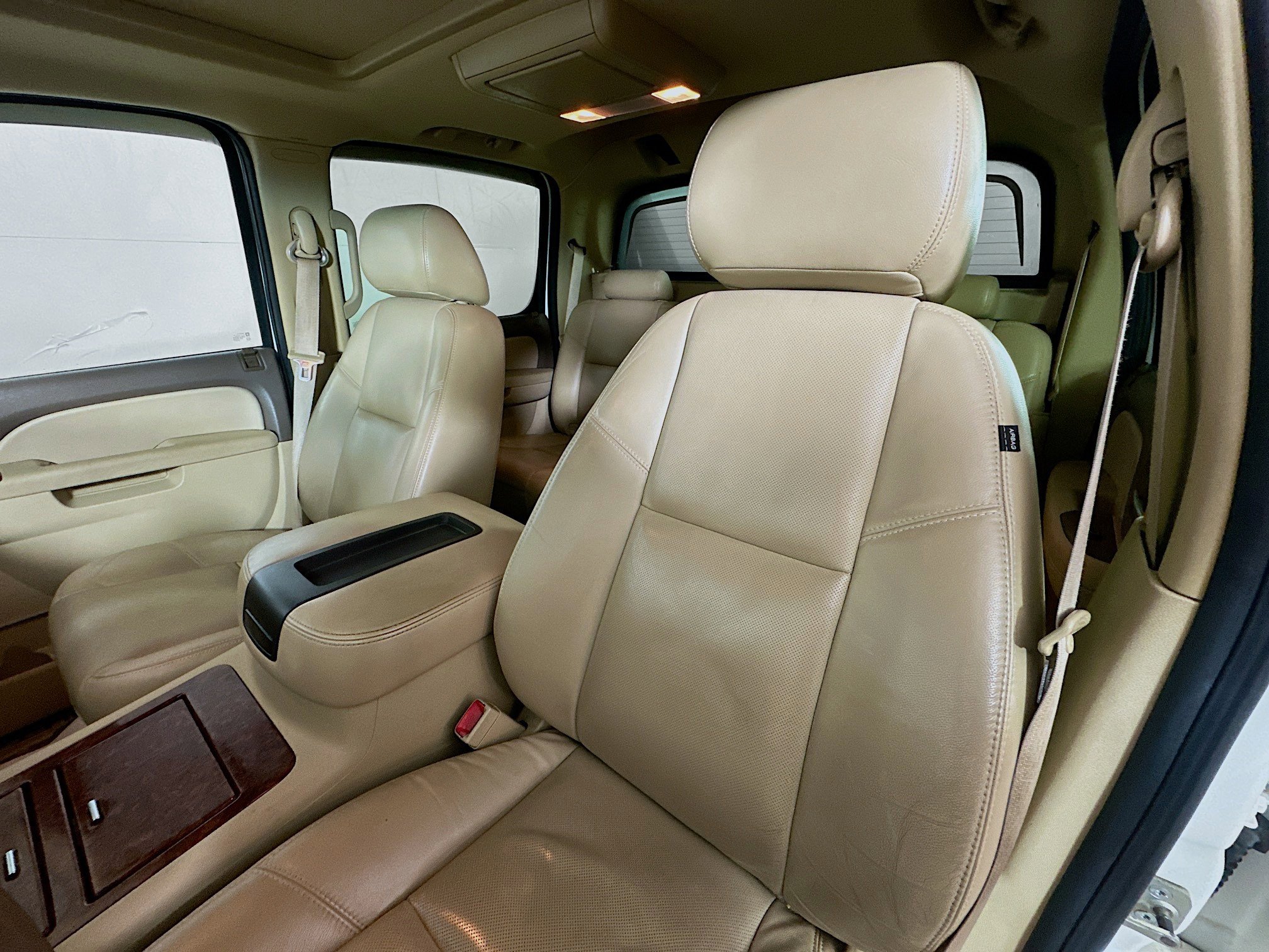 Used 2011 Chevrolet Avalanche LTZ image 21