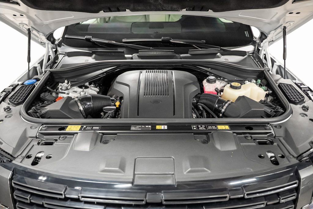Used 2025 Land Rover Range Rover SE image 55