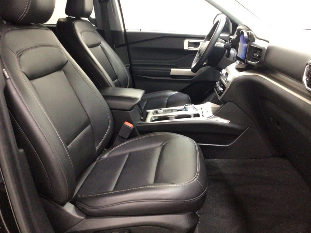 Used 2022 Ford Explorer XLT w/ Equipment Group 202A image 35