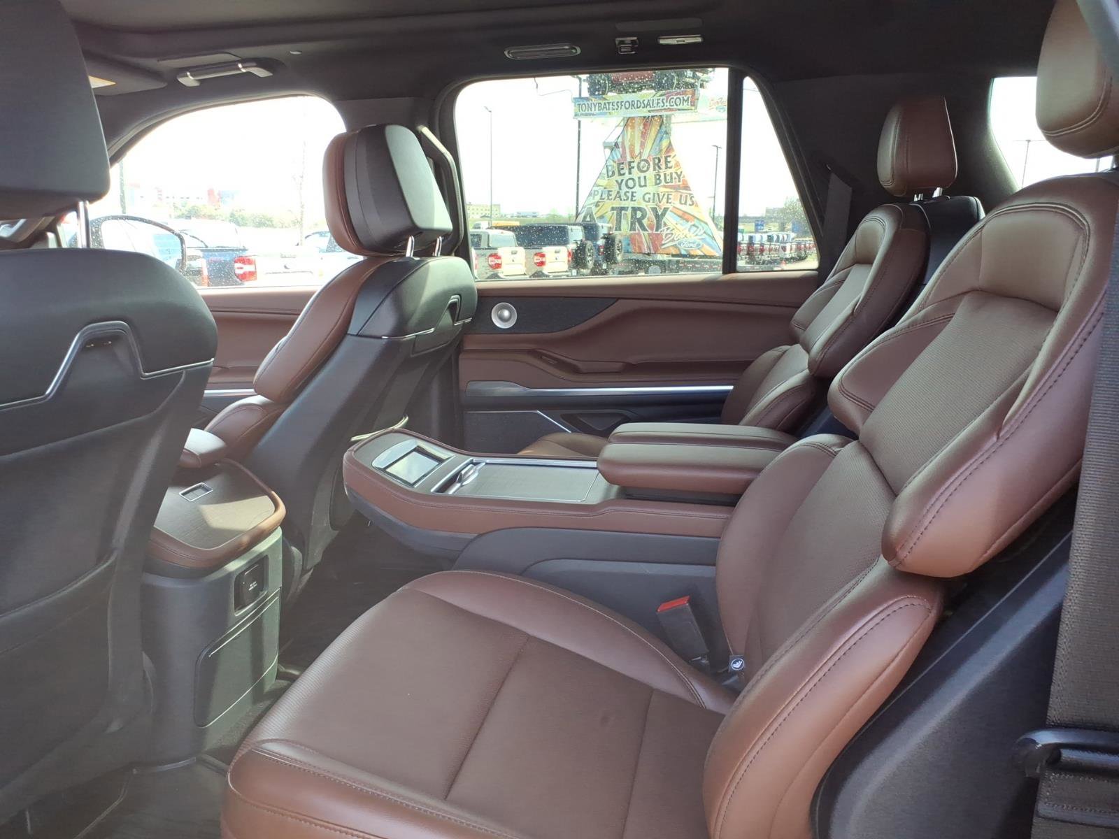 Used 2025 Lincoln Navigator L Reserve image 14