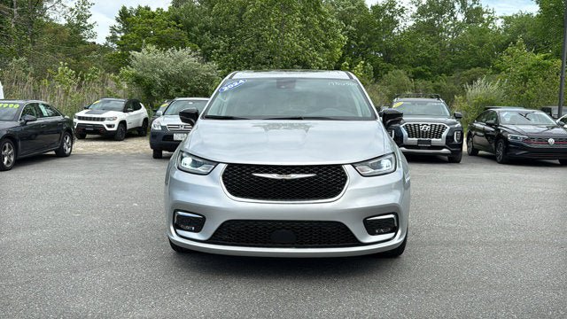 Certified 2024 Chrysler Pacifica Touring-L AWD/4WD image 3