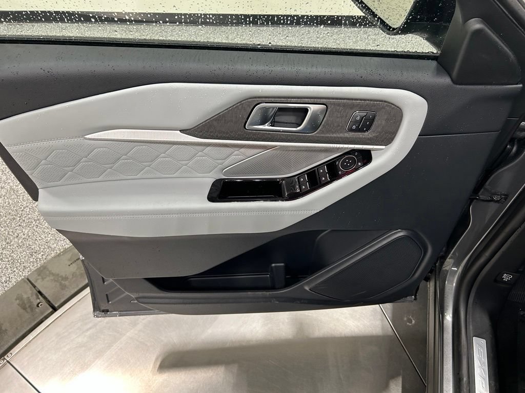 New 2026 Ford Explorer Platinum w/ LUX Leather Package AWD/4WD image 14