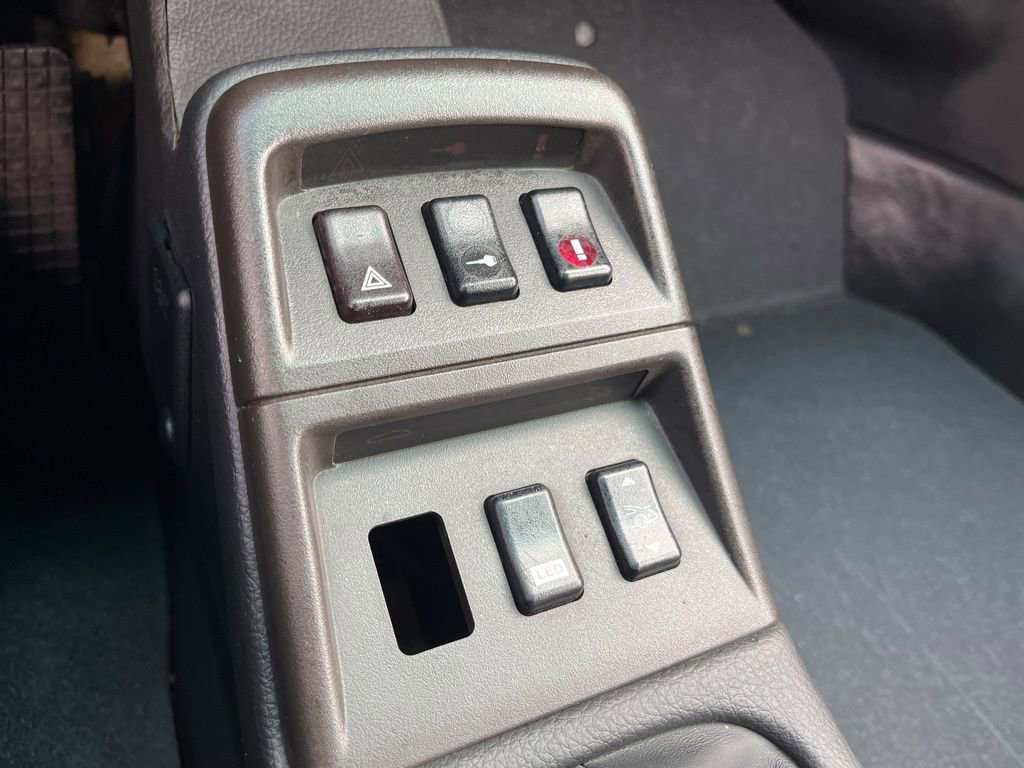 Used 1995 Porsche 911 Carrera 4 image 31