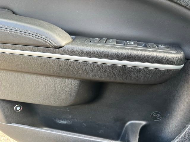 Used 2018 Chrysler 300 Limited image 25